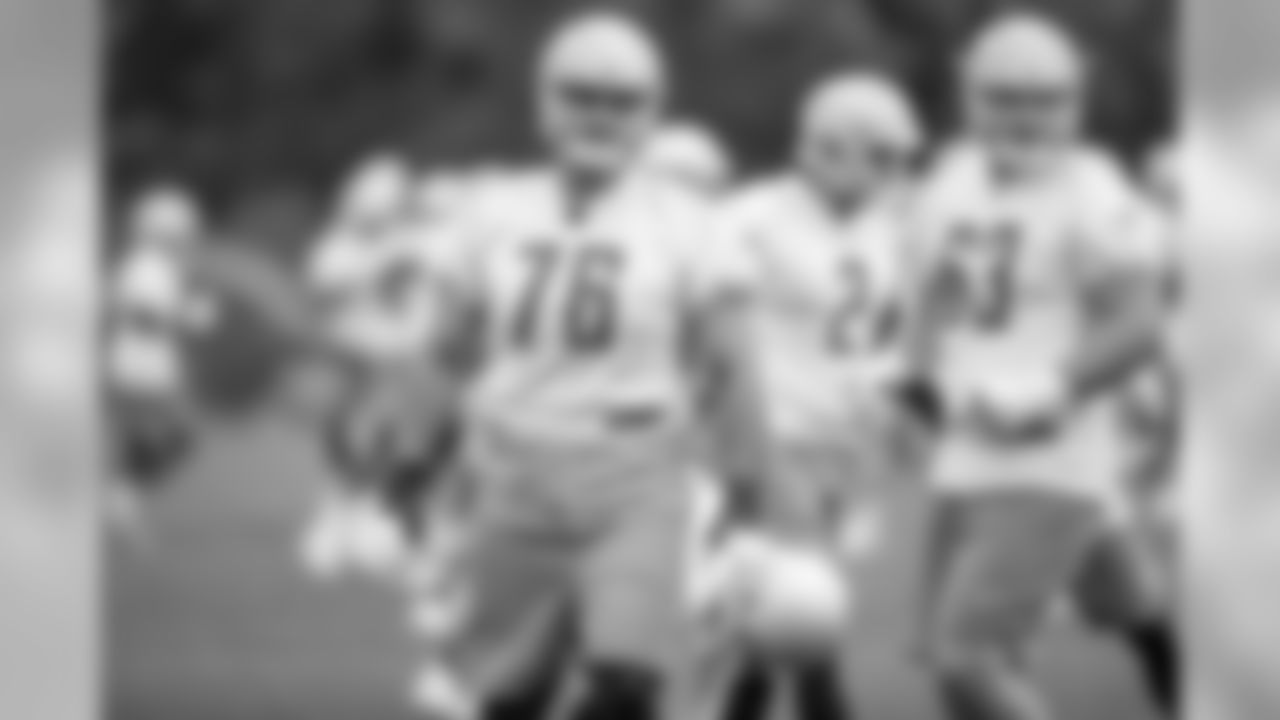 Detroit Lions offensive lineman Oday Aboushi (76) warms up during Day 1 of OTAs on Monday, May 20, 2019 in Allen Park, Mich. (Detroit Lions via AP)
