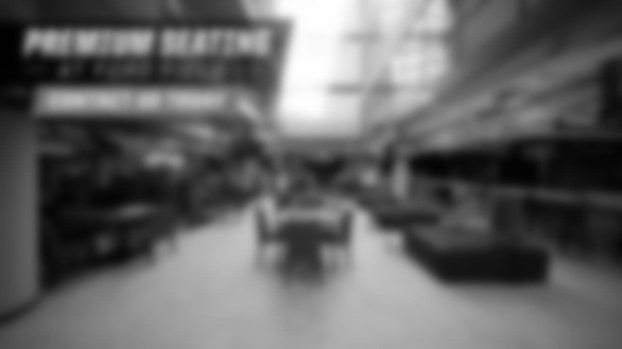 premium-seating-banner4