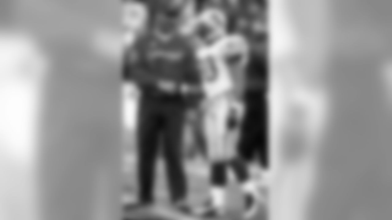 Detroit Lions running back Barry Sanders (20) shakes hands with Tampa Bay Buccaneers coach Tony Dungy before the NFC Wildcard Game, a 20 - 10 Buccaneers victory on Dec. 28, 1997, at Houlihan's Stadium in Tampa, Florida. (AP Photo / Al Messerschmidt)