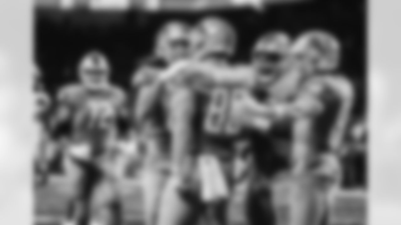 Detroit Lions tight end Brock Wright (89), Detroit Lions tight end T.J. Hockenson (88), Detroit Lions wide receiver Tom Kennedy (85), and Detroit Lions fullback Jason Cabinda (45) celebrate after scoring a touchdown during a NFL football game against the Minnesota Vikings on Sunday, December 5, 2021 in Detroit, MI. (Jeff Nguyen/Detroit Lions).