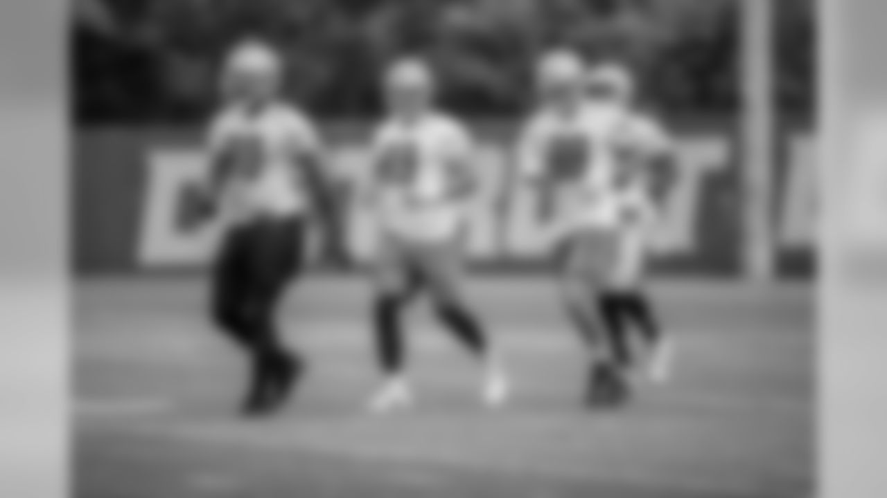 Detroit Lions tight ends Michael Roberts (80), Isaac Nauta (89) and T.J. Hockenson (88) during Day 2 of minicamp on Wednesday, June 5, 2019 in Allen Park, Mich. (Detroit Lions via AP)