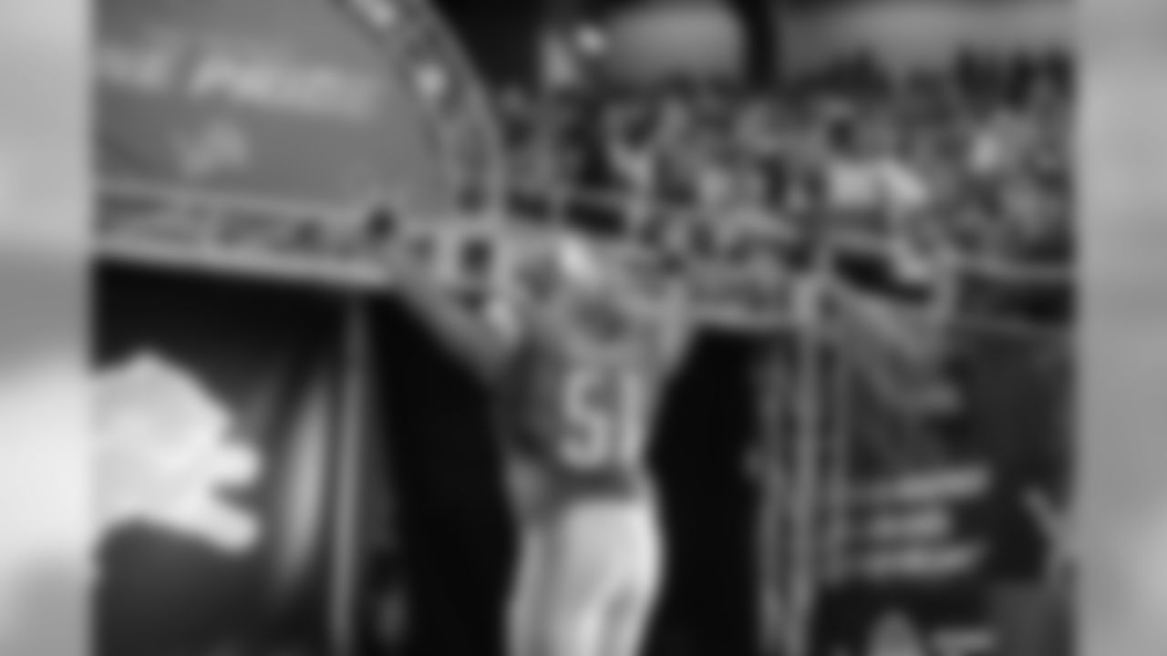 Lions move on from Dominic Raiola.
