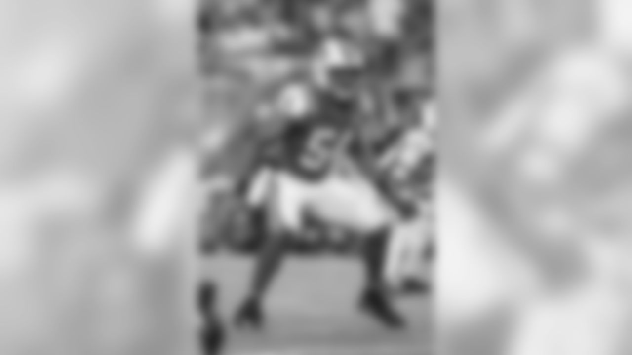 ILB Avery Williamson