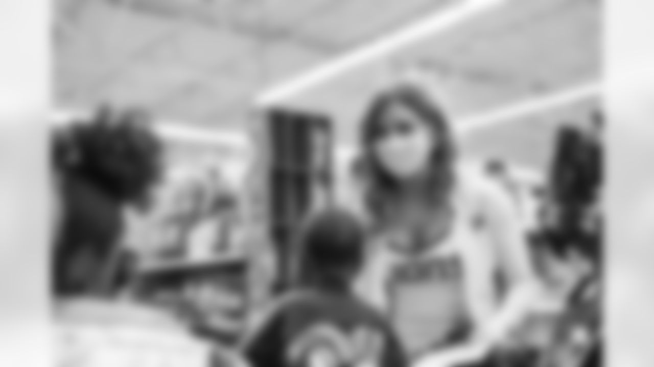 Detroit Lions Cheerleaders and Students from Boys and Girls Club go on a shopping spree with the help of the Detroit Lions at Meijer in Detroit, MI on December 7th, 2021. (Steven Stark/Detroit Lions)