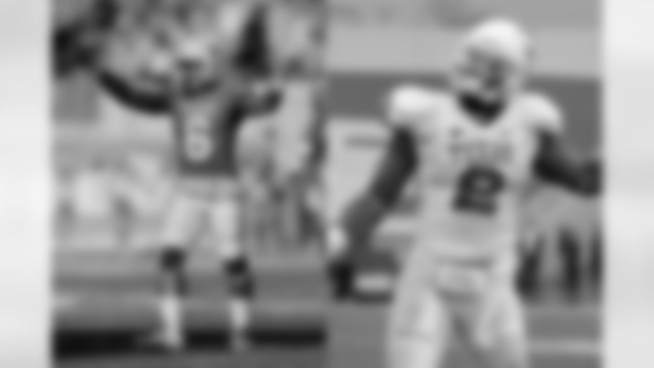 Giants LB Keenan Robinson and Lions CB Quandre Diggs were both members of the Texas Longhorns defense in 2011.