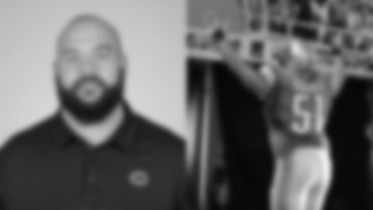 Bears Assistant Offensive Line Coach Donovan Raiola is the younger brother of Dominic Raiola, who played center for the Detroit Lions for 14 seasons (2001-14) and currently ranks third on the Lions all-time games played list (219).