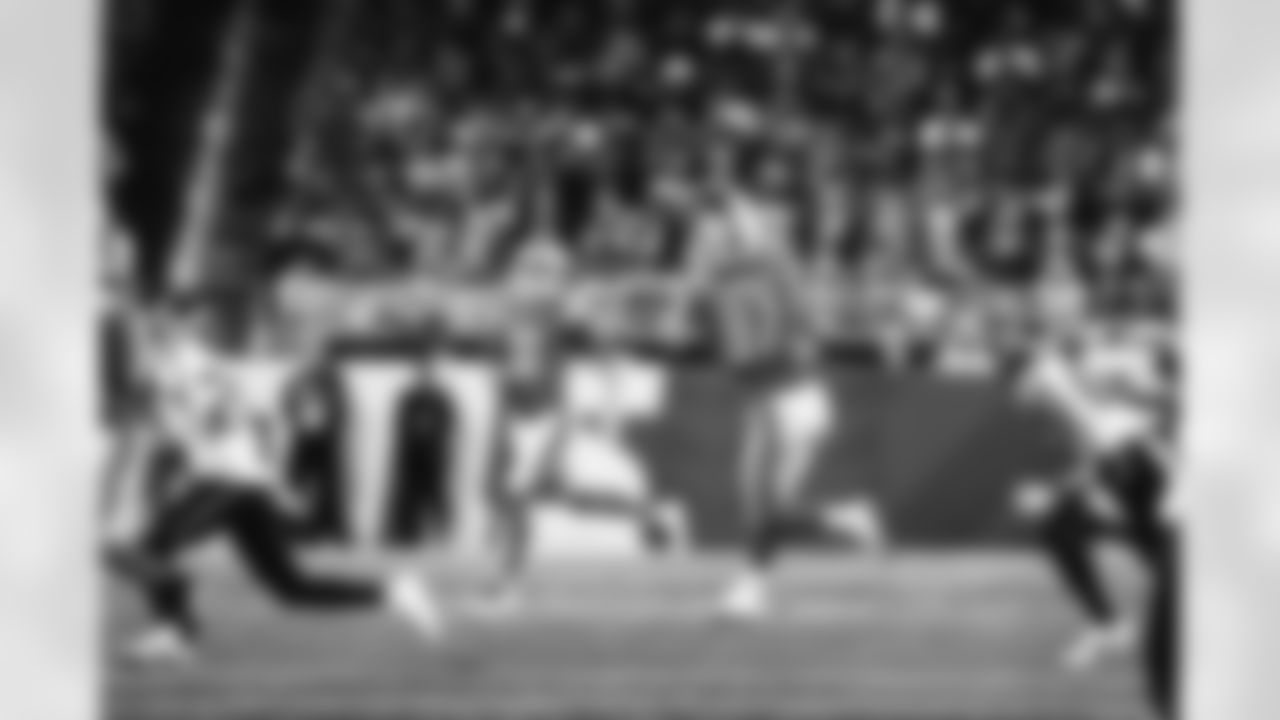 Detroit Lions quarterback Jared Goff (16) and Detroit Lions tight end Sam LaPorta (87) during a NFL game against the Seattle Seahawks on Sunday, Sept. 17, 2023 in Detroit, MI. (Jeff Nguyen/Detroit Lions)