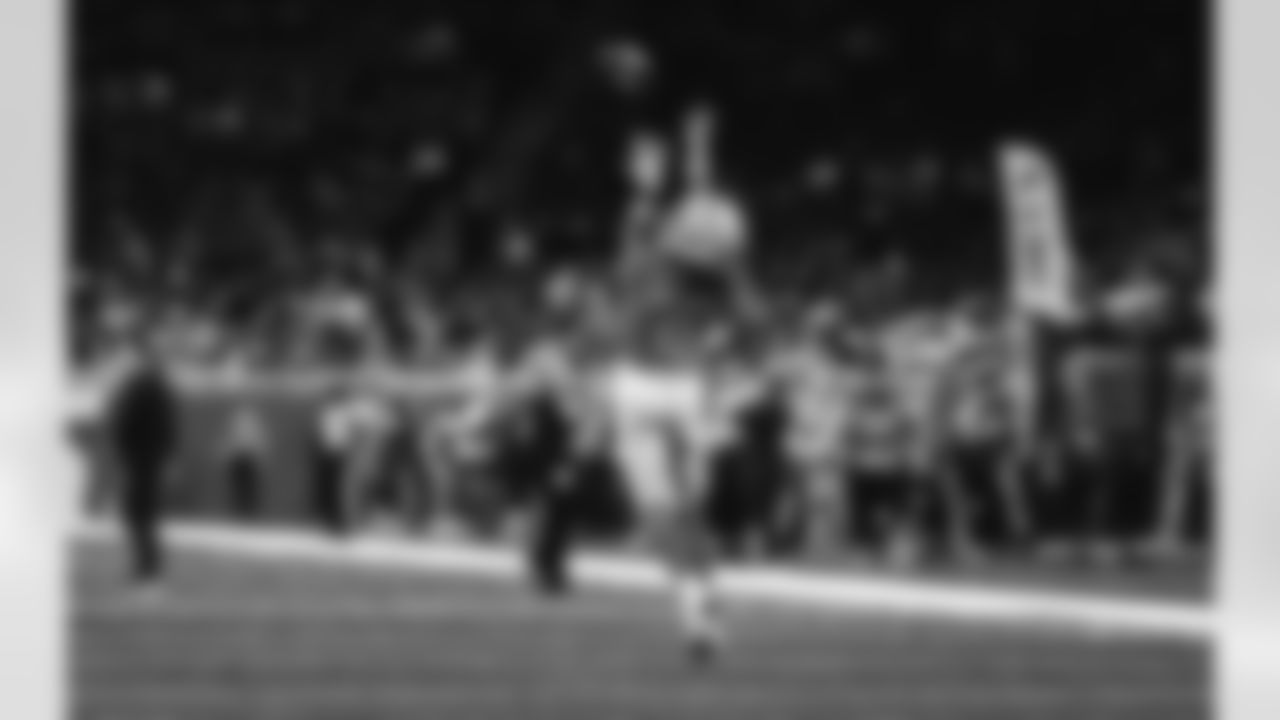 Detroit Lions wide receiver Jameson Williams (9) warms up before a NFL football game against the Chicago Bears on Sunday, January 1, 2023 in Detroit, MI. (Jeff Nguyen/Detroit Lions).