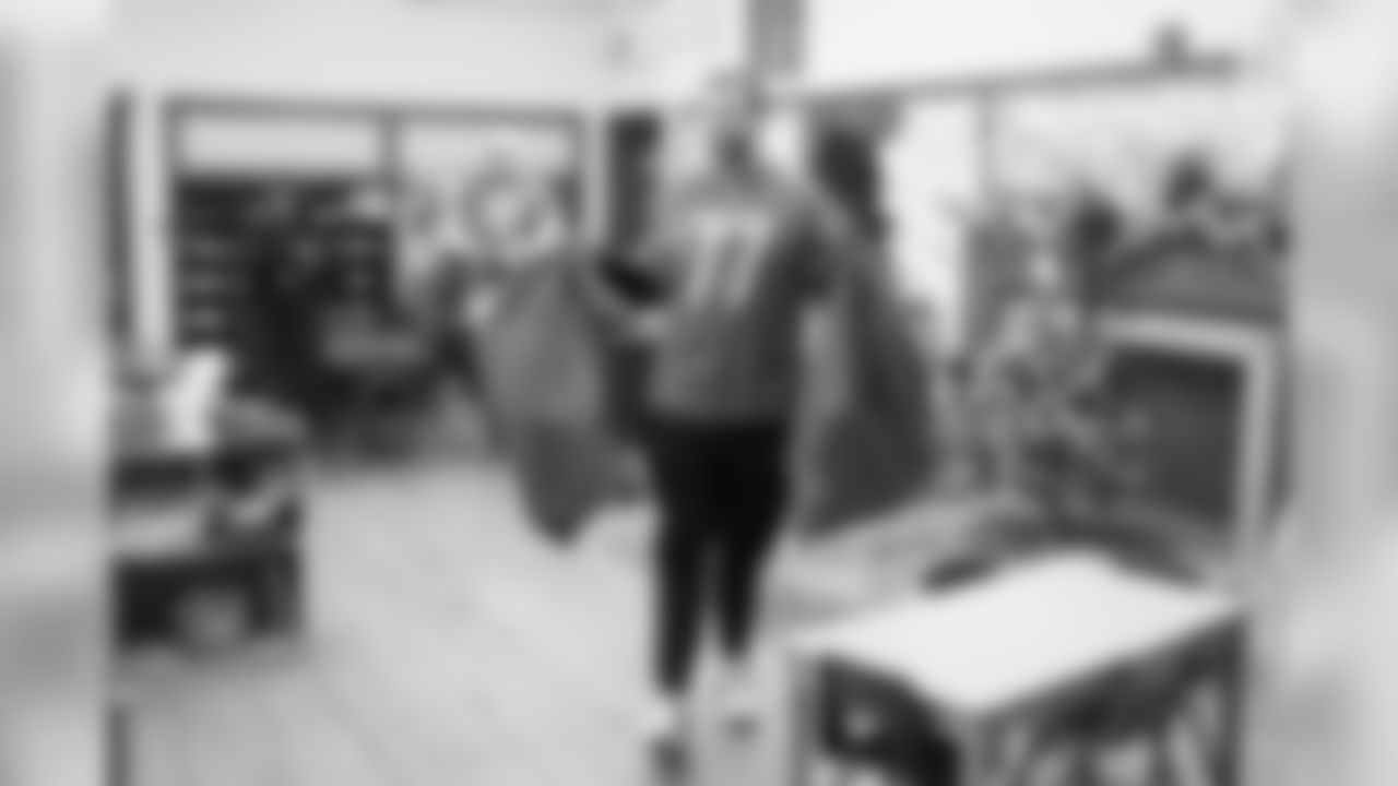 Former Detroit Lions guard T.J. Lang and Detroit Lions offensive lineman Frank Ragnow (77) distribute gifts to students at Mary McLeod Bethune Elementary-Middle School Tuesday, Dec. 10, 2019 in Detroit.