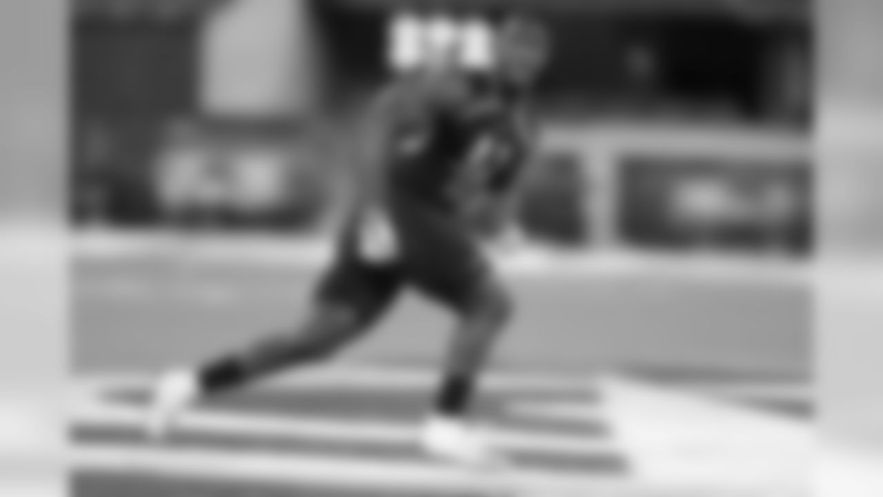 LSU linebacker Devin White runs a drill during the NFL football scouting combine, Sunday, March 3, 2019, in Indianapolis. (AP Photo/Darron Cummings)