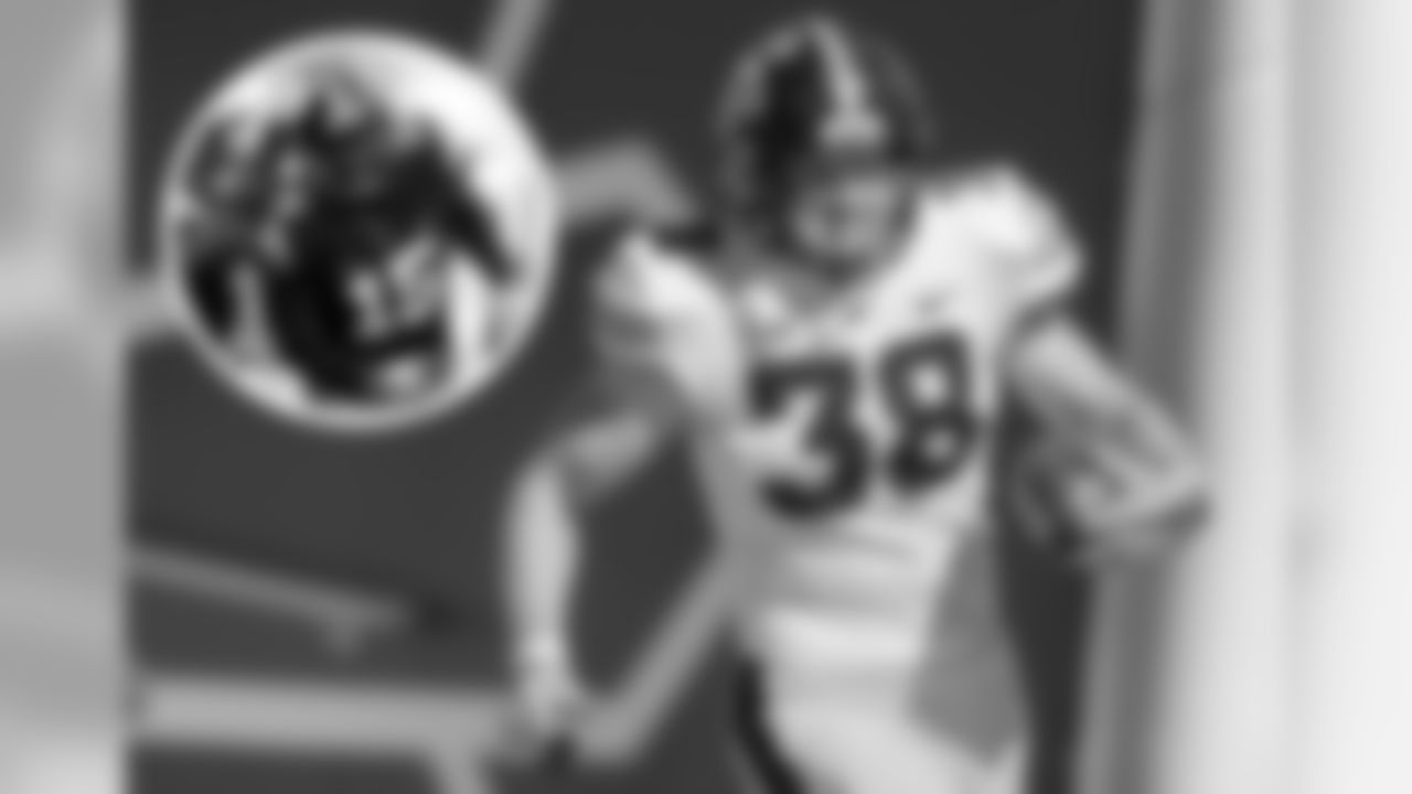 Lions TE **T.J. Hockenson** (right) and Packers CB **Josh Jackson** (left) were teammates at Iowa from 2016-17.