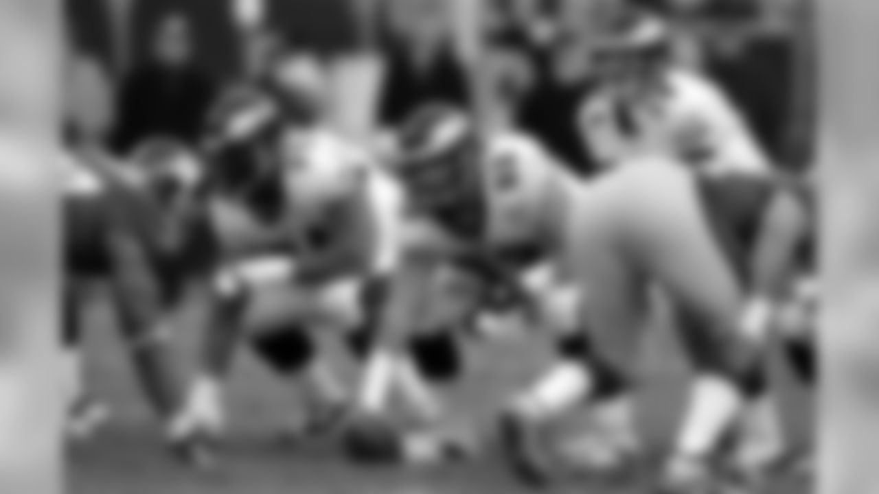 Lions Assistant Offensive Line Coach Hank Fraley (63) played the first six seasons of his career with the Eagles from 2000-05.
