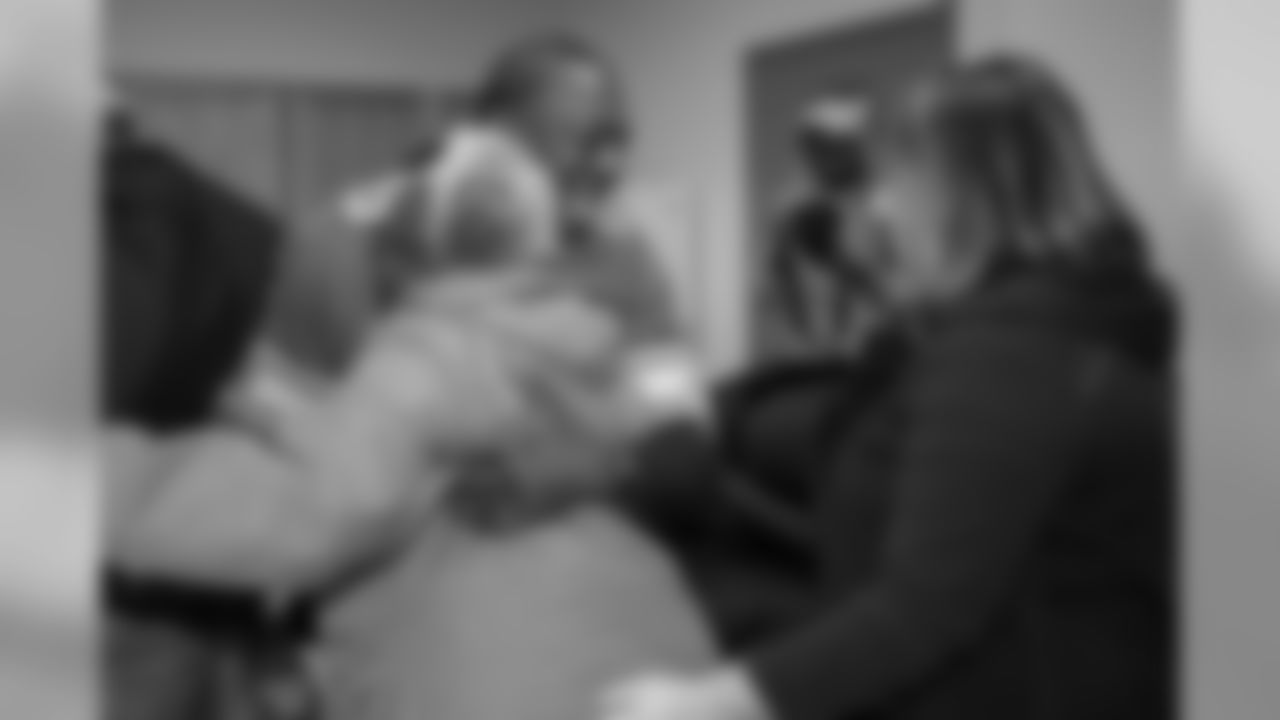 Lomas Brown helps distribute Empowerment Plan coats, socks and hand warmers to homeless veterans on Thursday, Nov. 8, 2018 in Detroit.