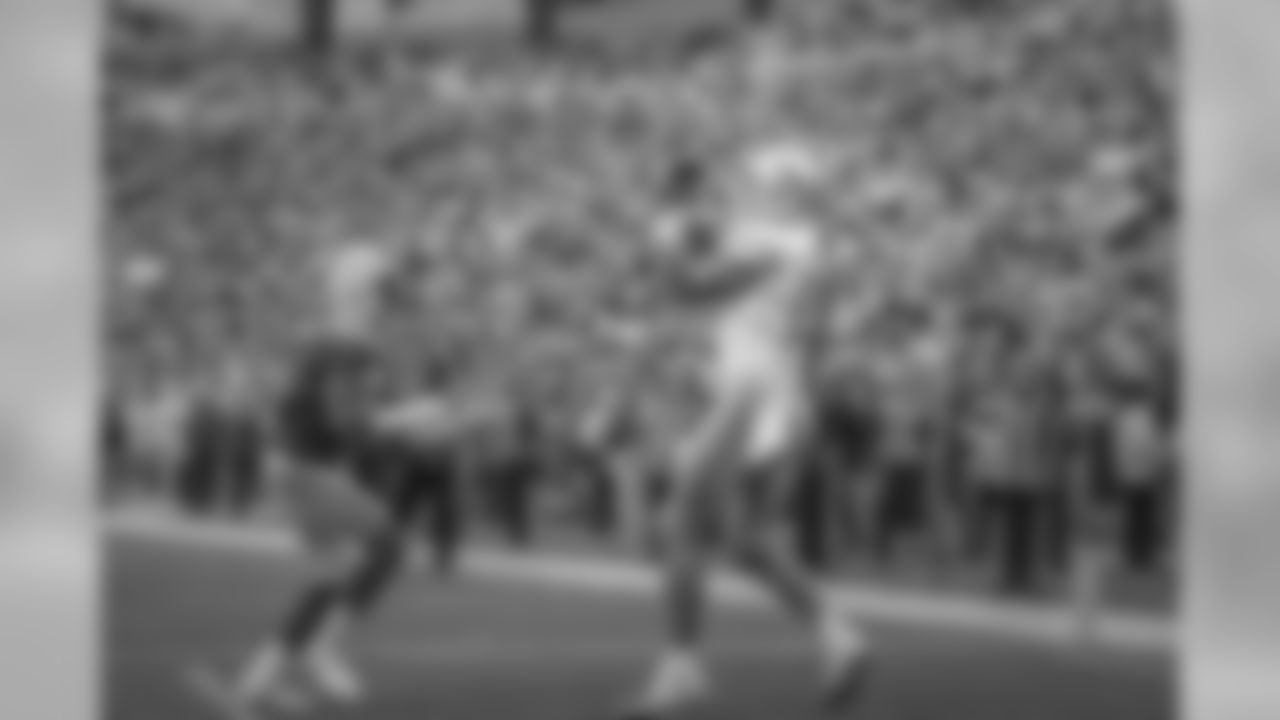 Detroit Lions tight end Levine Toilolo (87) catches a touchdown pass from kicker Matt Prater during a NFL football game against the Green Bay Packers on Sunday, Dec. 30, 2018 in Green Bay, Wisc.