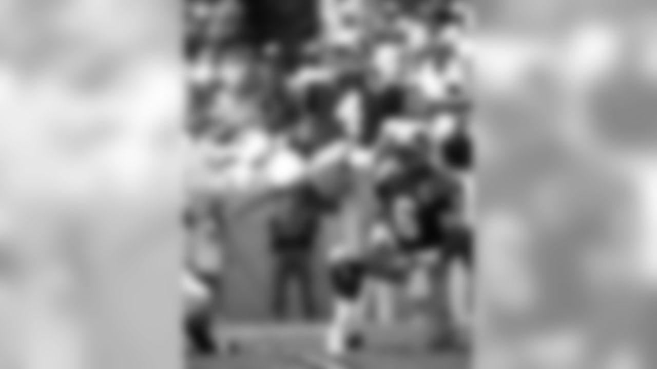 Detroit Lions kicker Jason Hanson (4) is seen in action during an NFL game against the Tampa Bay Buccaneers Oct. 3, 1993, in Tampa, Fla. (Allen Kee via AP)