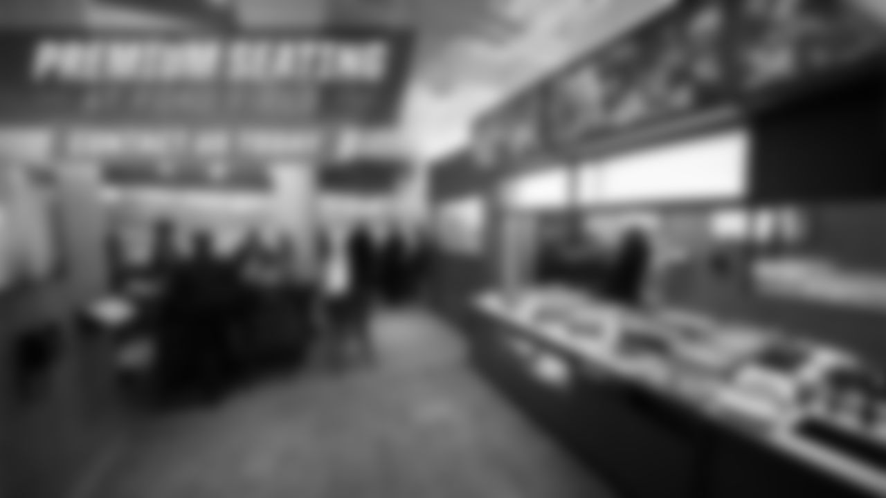 premium-seating-banner1