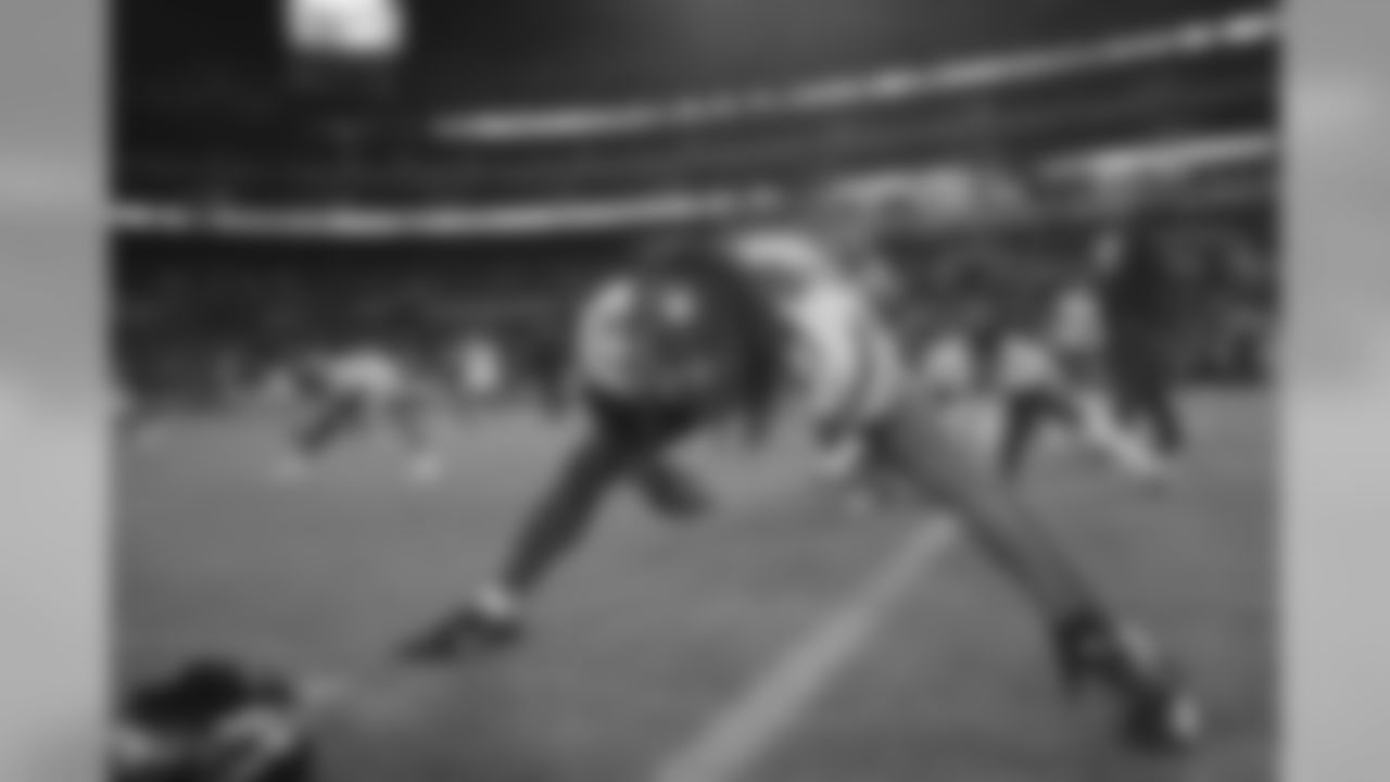 New York Jets cornerback Darryl Roberts (27) stretches during warm ups prior to an NFL football against the Baltimore Ravens on Thursday, Dec. 12, 2019, in Baltimore. The Ravens won 42-21.(Perry Knotts via AP)
