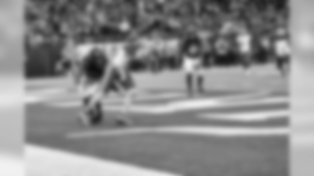 Detroit Lions wide receiver Kenny Golladay (19) catches a touchdown during a NFL football game against the Minnesota Vikings Sunday, Dec. 8, 2019 in Minneapolis. (Detroit Lions via AP).