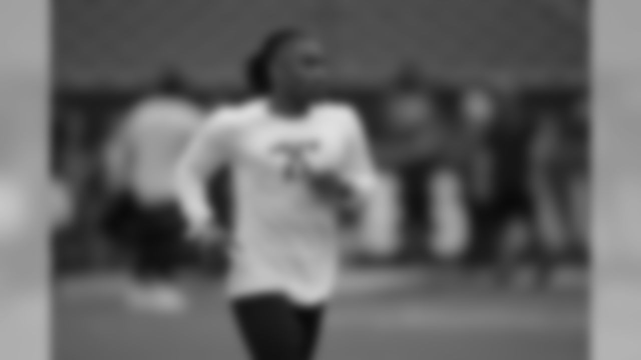 New York Jets' Darryl Roberts warms up before an NFL football game against the Philadelphia Eagles, Sunday, Oct. 6, 2019, in Philadelphia. (AP Photo/Matt Rourke)