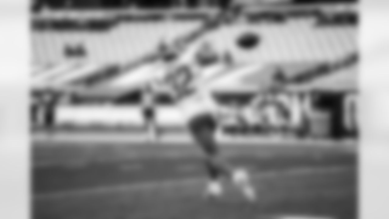 Detroit Lions running back D'Andre Swift (32) warming up before a NFL football game against the Jacksonville Jaguars on Sunday, Oct. 18, 2020 in Jacksonville, FL. (Detroit Lions via AP).