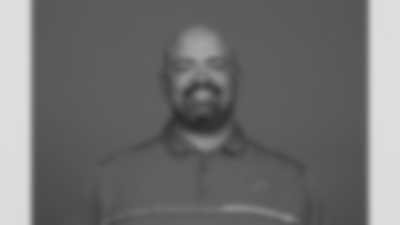 Assistant Head Coach/Offensive Line