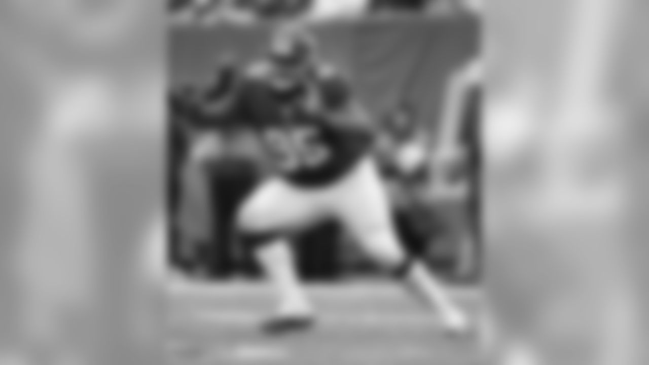 Defensive tackle