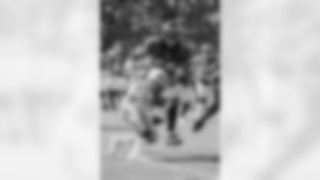 Linebacker Nigel Bradham