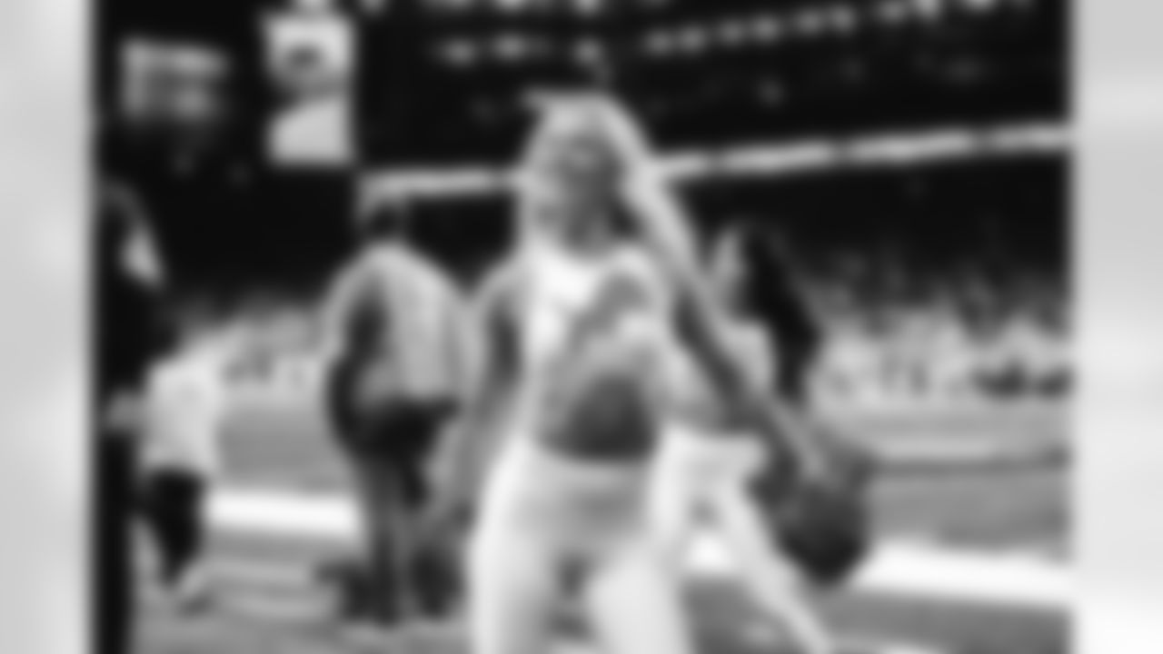 Detroit Lions Cheerleaders during a NFL football game against the Chicago Bears on Thursday, November 24, 2021 in Detroit, MI. (Mike Ferdinande/Detroit Lions).