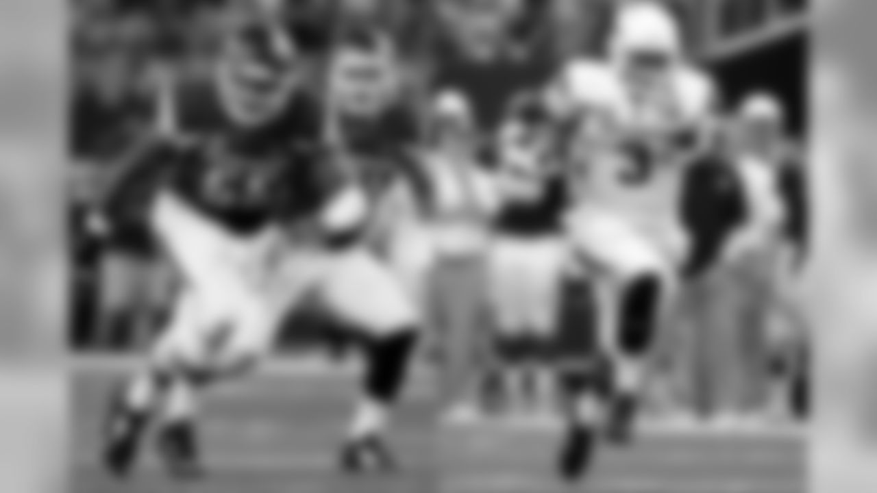 Ravens RB Alex Collins was Arkansas teammates with Lions rookie DT Jeremiah Ledbetter in 2015.
