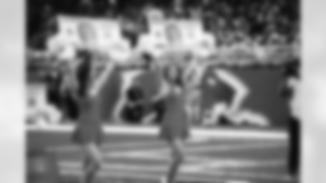 Detroit Lions Cheerleaders during a NFL football game against the Chicago Bears on Thursday, November 24, 2021 in Detroit, MI. (Mike Ferdinande/Detroit Lions).