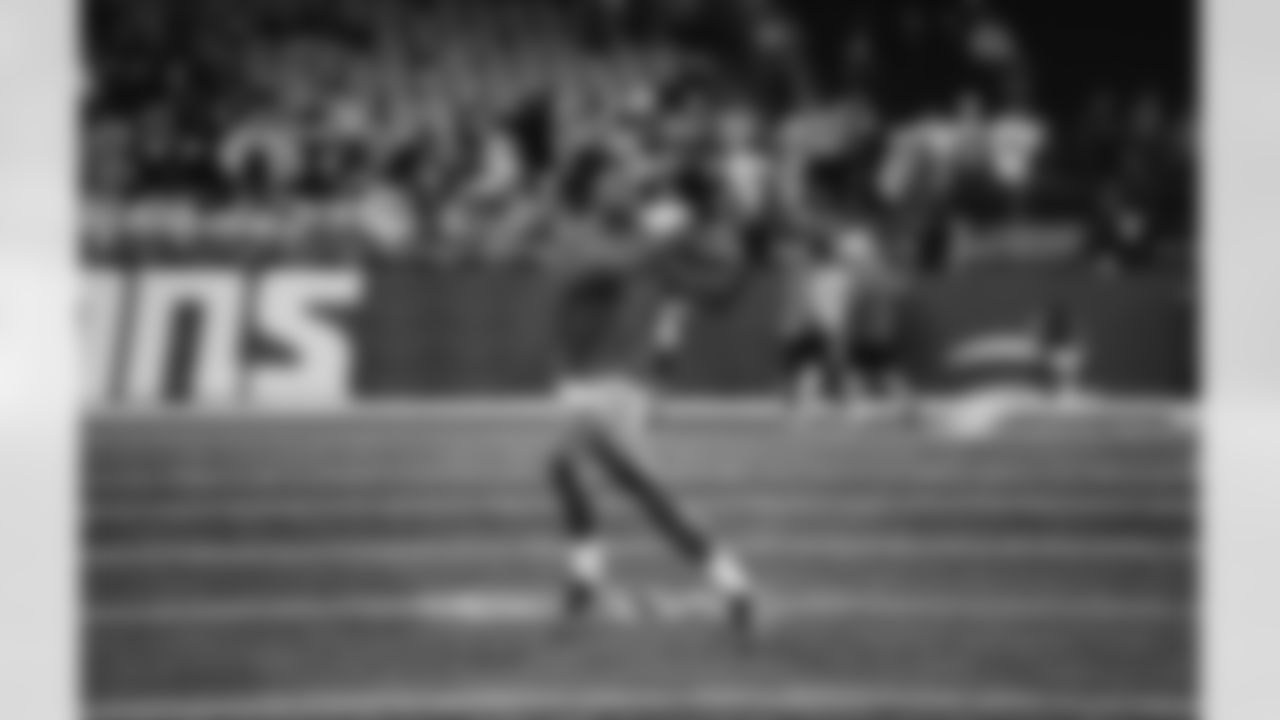 Detroit Lions wide receiver Jameson Williams (9) warms up before a NFL football game against the Chicago Bears on Sunday, January 1, 2023 in Detroit, MI. (Jeff Nguyen/Detroit Lions).