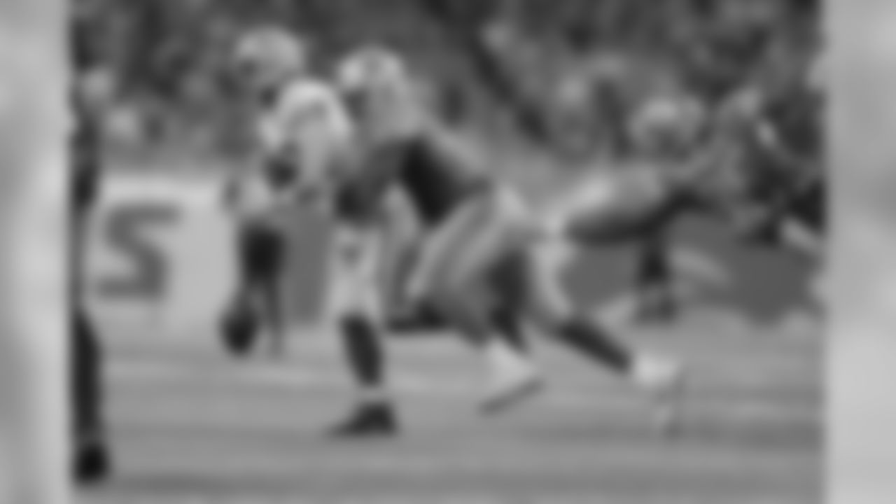 Forced Fumbles
Da'Shawn Hand (2), Marcus Cooper (1), Jarrad Davis (1), Kenny Golladay (1), Damon Harrison (1), Christian Jones (1), A'Shawn Robinson (1) and DeShawn Shead (1)