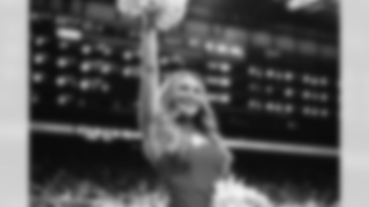 Detroit Lions Cheerleaders during a NFL football game against the Chicago Bears on Thursday, November 24, 2021 in Detroit, MI. (Mike Ferdinande/Detroit Lions).