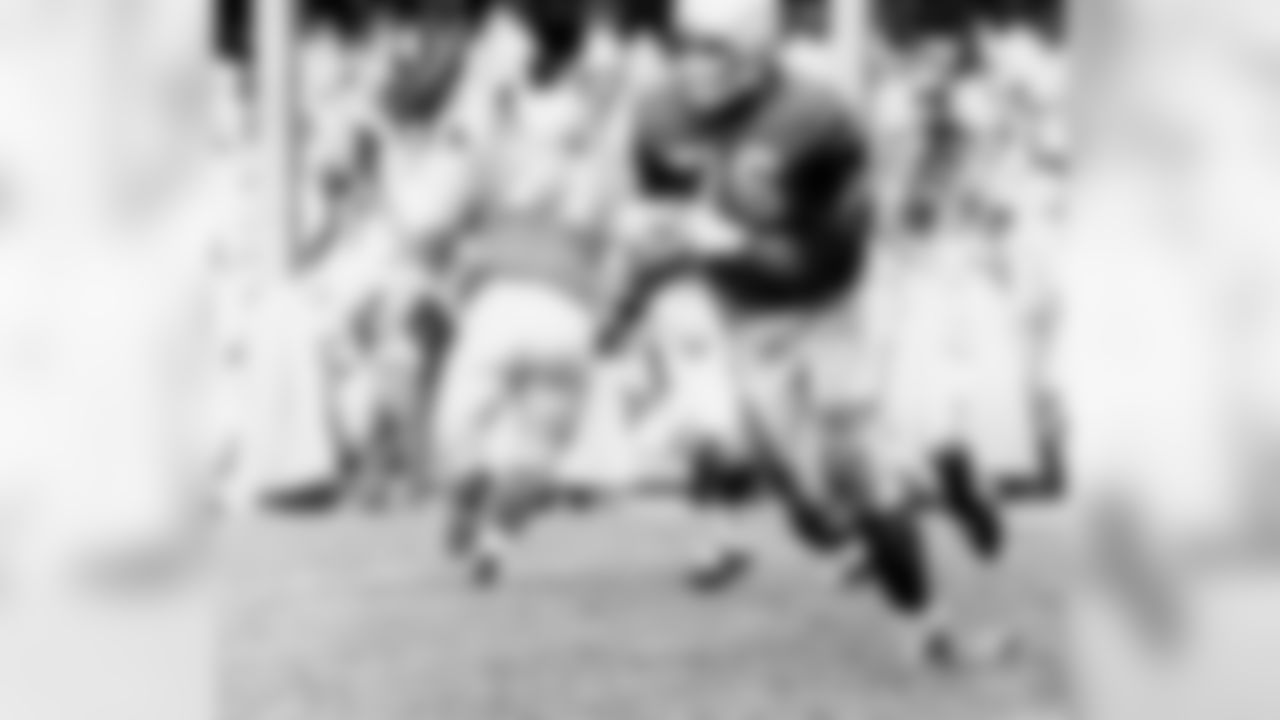 Detroit Lions tackle Lou Creekmur (76) returns a kickoff during play against the Green Bay Packers at Tiger Stadium in Detroit, Mich., Nov. 27, 1958. (AP Photo/NFL Photos)
