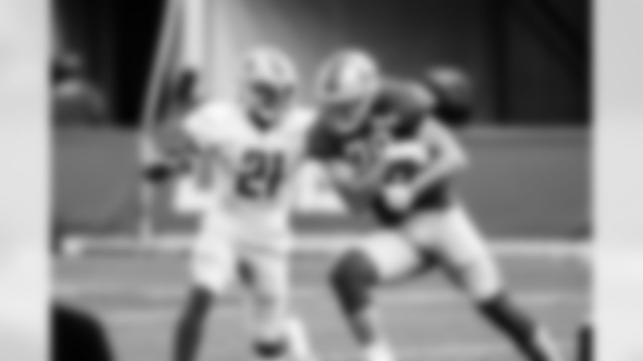 Detroit Lions safety Tracy Walker (21) Detroit Lions tight end T.J. Hockenson (88) during Lions Training Camp at the Training Facility in Allen Park, MI on August 10th, 2021. (Jeff Nguyen/Detroit Lions)