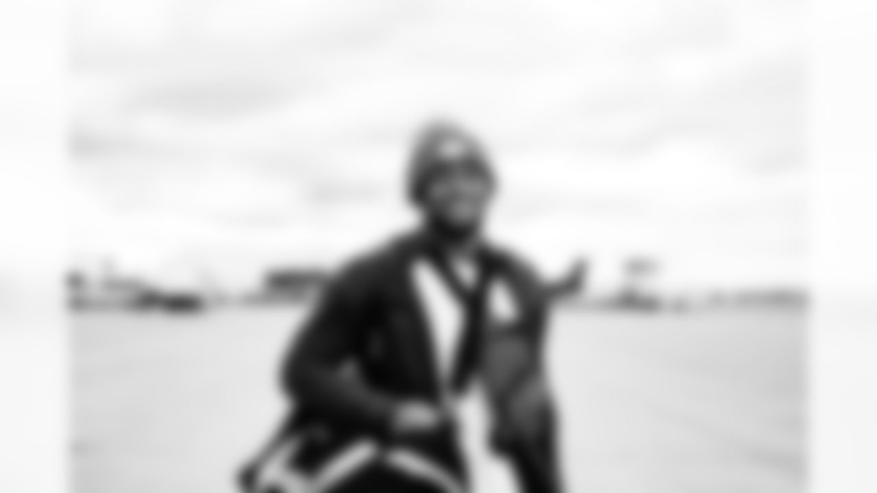 Detroit Lions linebacker Derrick Barnes (55) traveling to California to take on the on the Los Angeles Rams on October 23, 2021. (Jeff Nguyen/Detroit Lions)
