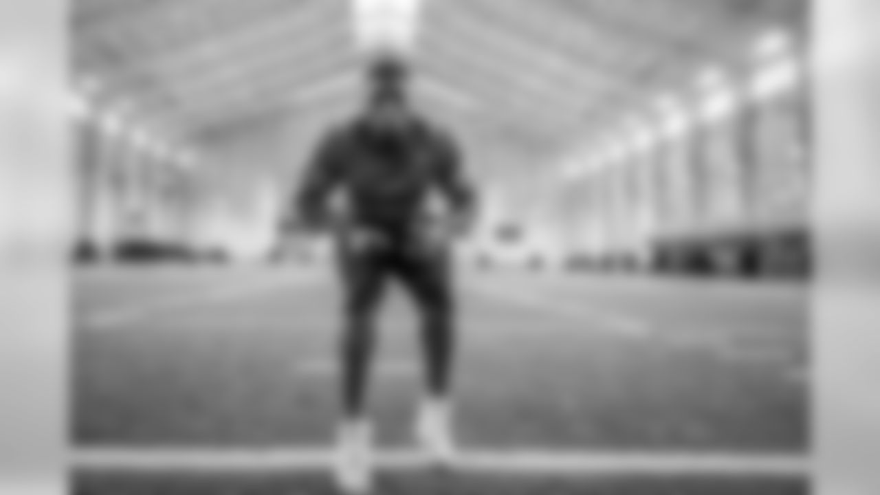 Detroit Lions linebacker Jarrad Davis during the voluntary offseason workout program at the Detroit Lions training facility on Tuesday, April 16, 2019 in Allen Park, Mich. (Detroit Lions via AP)