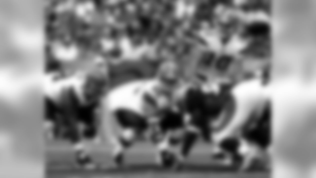 Cleveland Browns offensive tackle John St. Clair (78), center Hank Fraley (66) and quarterback Brady Quinn (10) line up against the Denver Broncos during an NFL football game in Denver, on Sunday, Sept. 20, 2009. (AP Photo/Jack Dempsey)