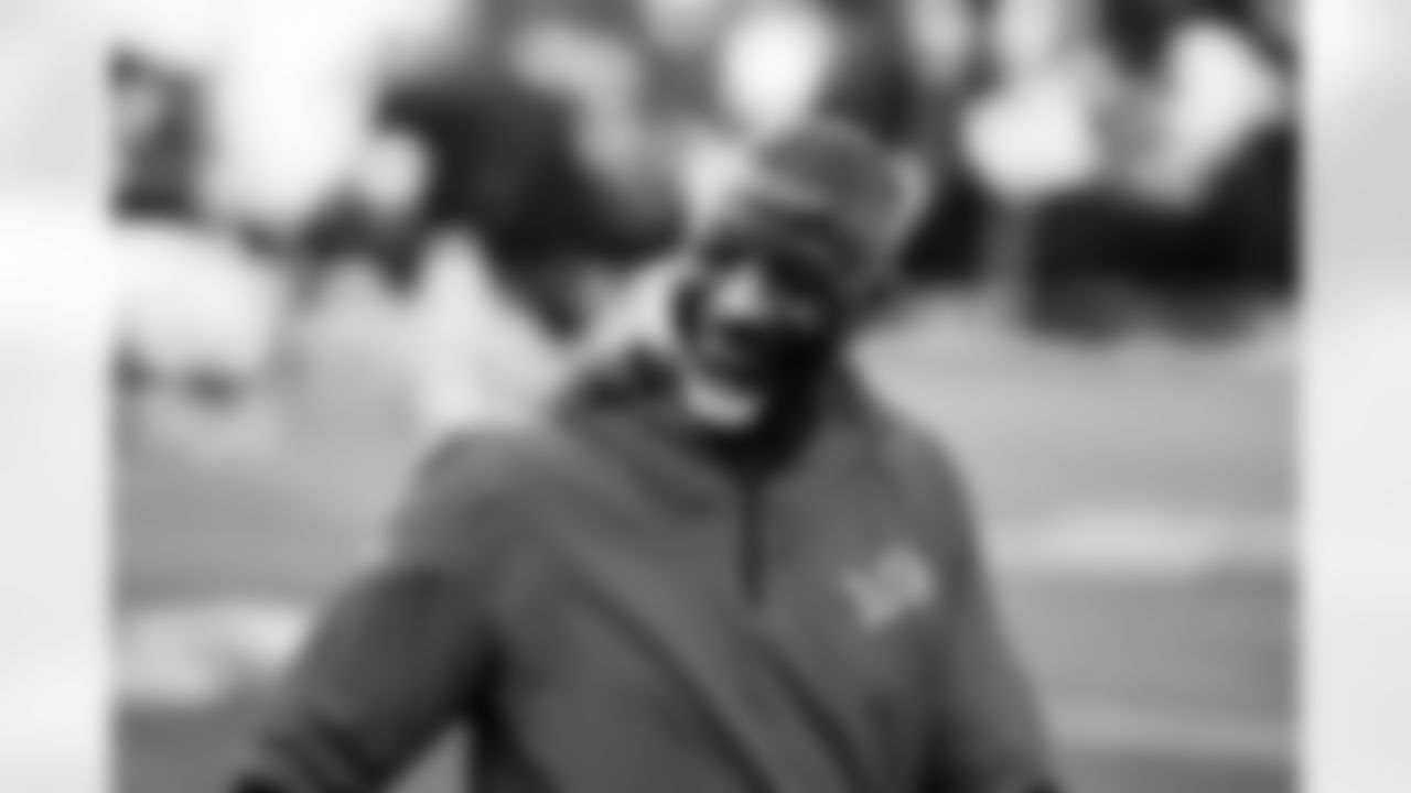 Detroit Lions Defensive Coordinator Aaron Glenn during OTAs at the Lions training facility in Allen Park, MI on May 25, 2022. (Jeff Nguyen/Detroit Lions)