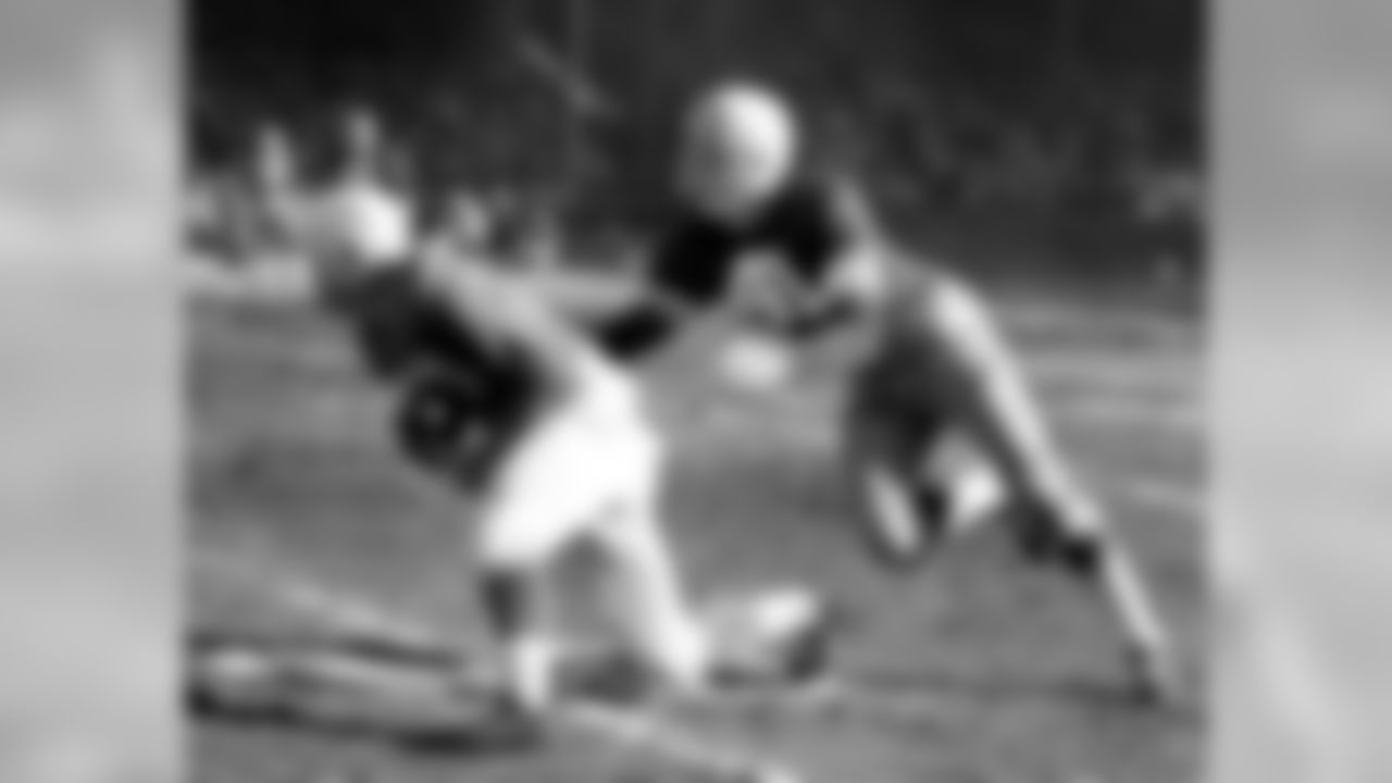 Detroit Lions halfback Dave Middleton (28) catches the ball in front of Green Bay Packers defensive back Doyle Nix (41) during a 24-10 Lions victory on Nov. 24, 1955, at Briggs Stadium in Detroit, Michigan. (AP Photo/Vernon Biever)