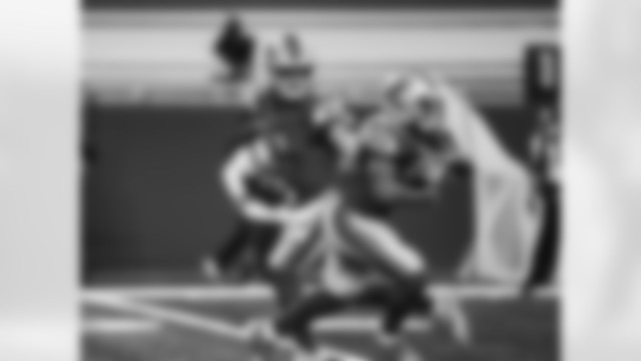 Detroit Lions quarterback Matthew Stafford (9) hands the ball to. Detroit Lions running back D'Andre Swift (32) during an NFL football game against the Washington football team on Sunday, Nov. 15, 2020 in Detroit. (Detroit Lions via AP).