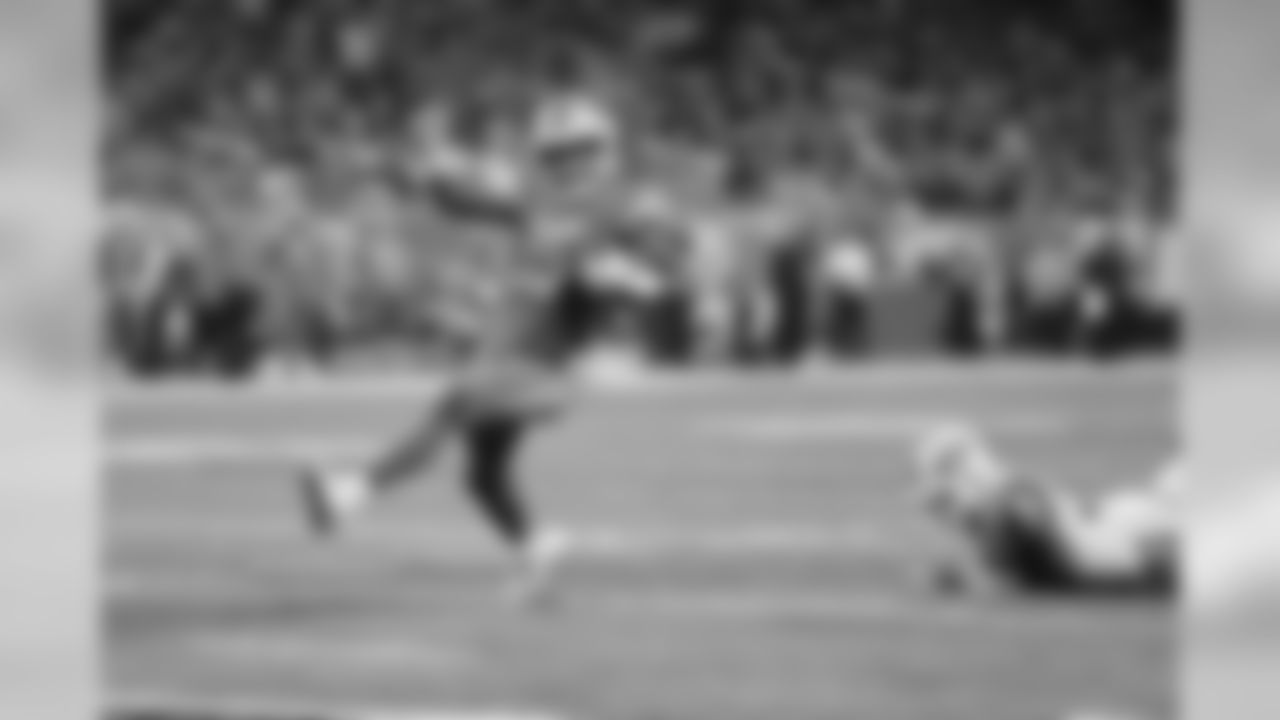 Detroit Lions wide receiver Golden Tate (15) scores a 24-yard touchdown during a NFL football game against the New York Jets on Monday, Sept. 10, 2018 in Detroit. (Detroit Lions via AP).