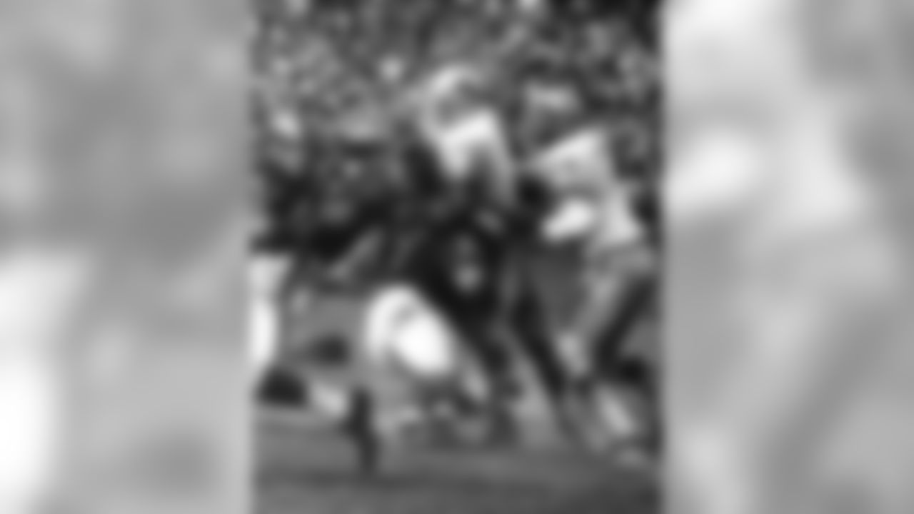 Detroit Lions defensive tackle Alex Karras (71) in action during the Lions 28-10 victory over the Los Angeles Rams on October 29, 1961 at the Los Angeles Memorial Coliseum in Los Angeles, California. (AP Photo/NFL Photos)