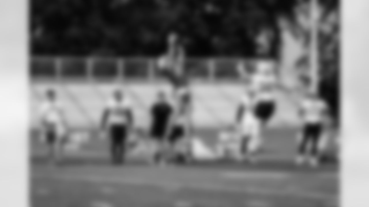 Detroit Lions tight end Sam LaPorta (87), Detroit Lions linebacker Alex Anzalone (34) during training camp at the Lions training facility in Allen Park, MI on July 25, 2023. (Jeff Nguyen/Detroit Lions)