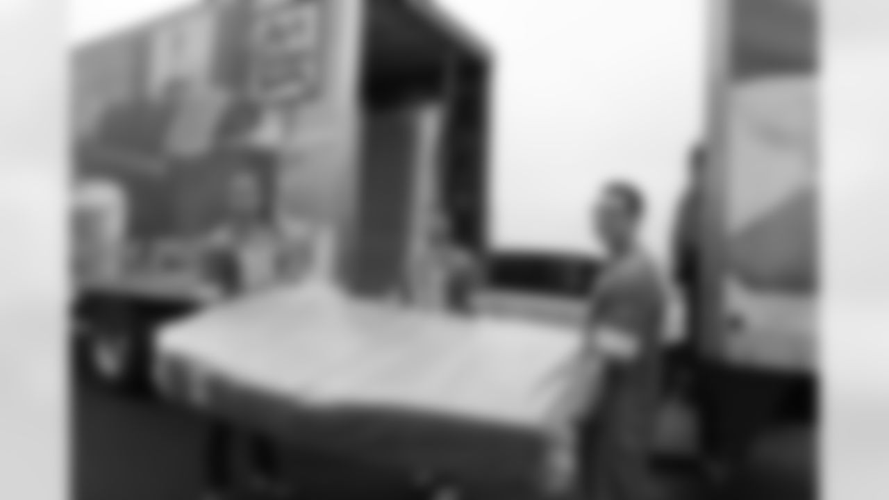 Lions players helped Art Van Furniture deliver 60 mattresses to HAVEN as part of their #PureSleepCares campaign.