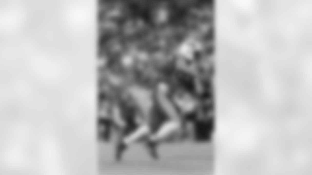 OLB Josh Martin