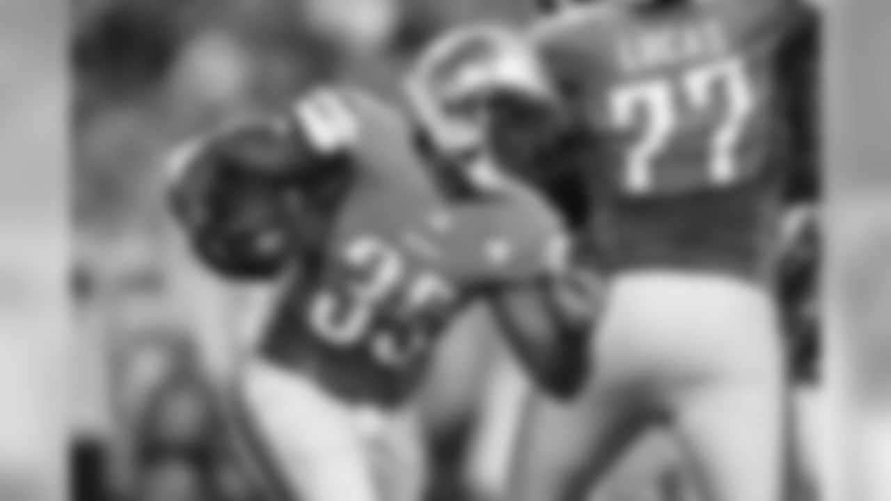 Detroit Lions running back Joique Bell (35) rushes against the Denver Broncos during an NFL football game at Ford Field in Detroit, Sunday, Sept. 27, 2015. (AP Photo/Rick Osentoski)