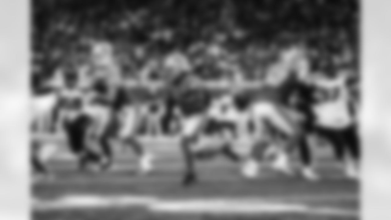 Detroit Lions tackle Penei Sewell (58) and Detroit Lions running back Jahmyr Gibbs (26) during a NFL game against the Seattle Seahawks on Sunday, Sept. 17, 2023 in Detroit, MI. (Jeff Nguyen/Detroit Lions)
