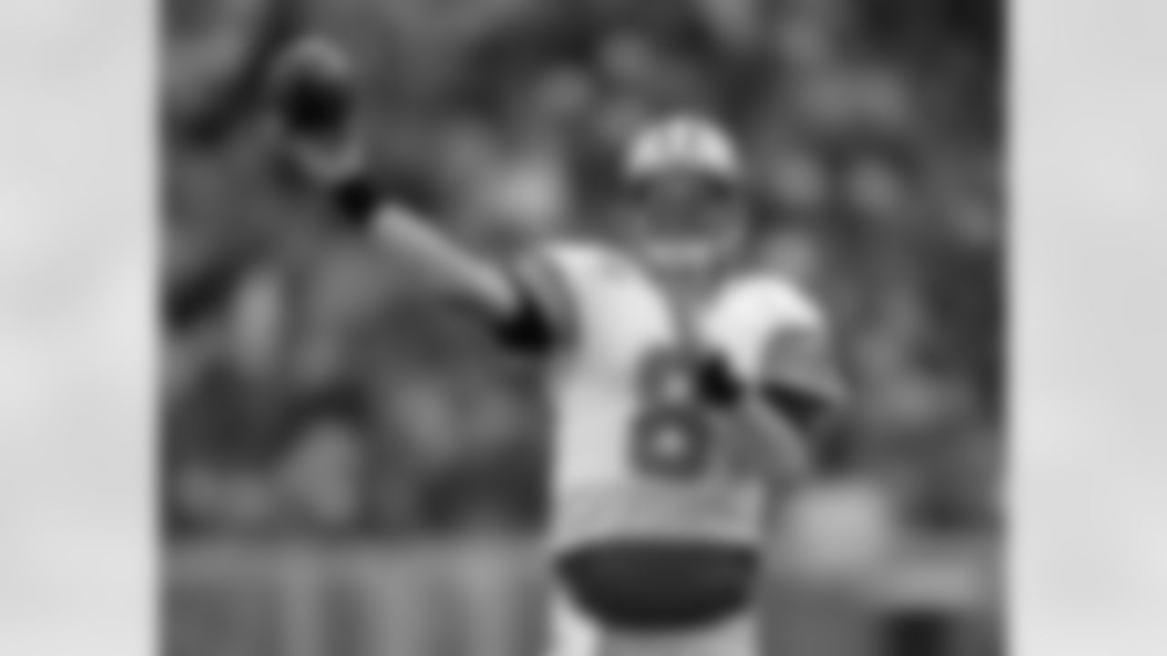 Detroit Lions quarterback Jon Kitna throws during the second half of an NFL football game Sunday, Dec. 30, 2007, in Green Bay, Wis. The Packers won 34-13. (AP Photo/Morry Gash)