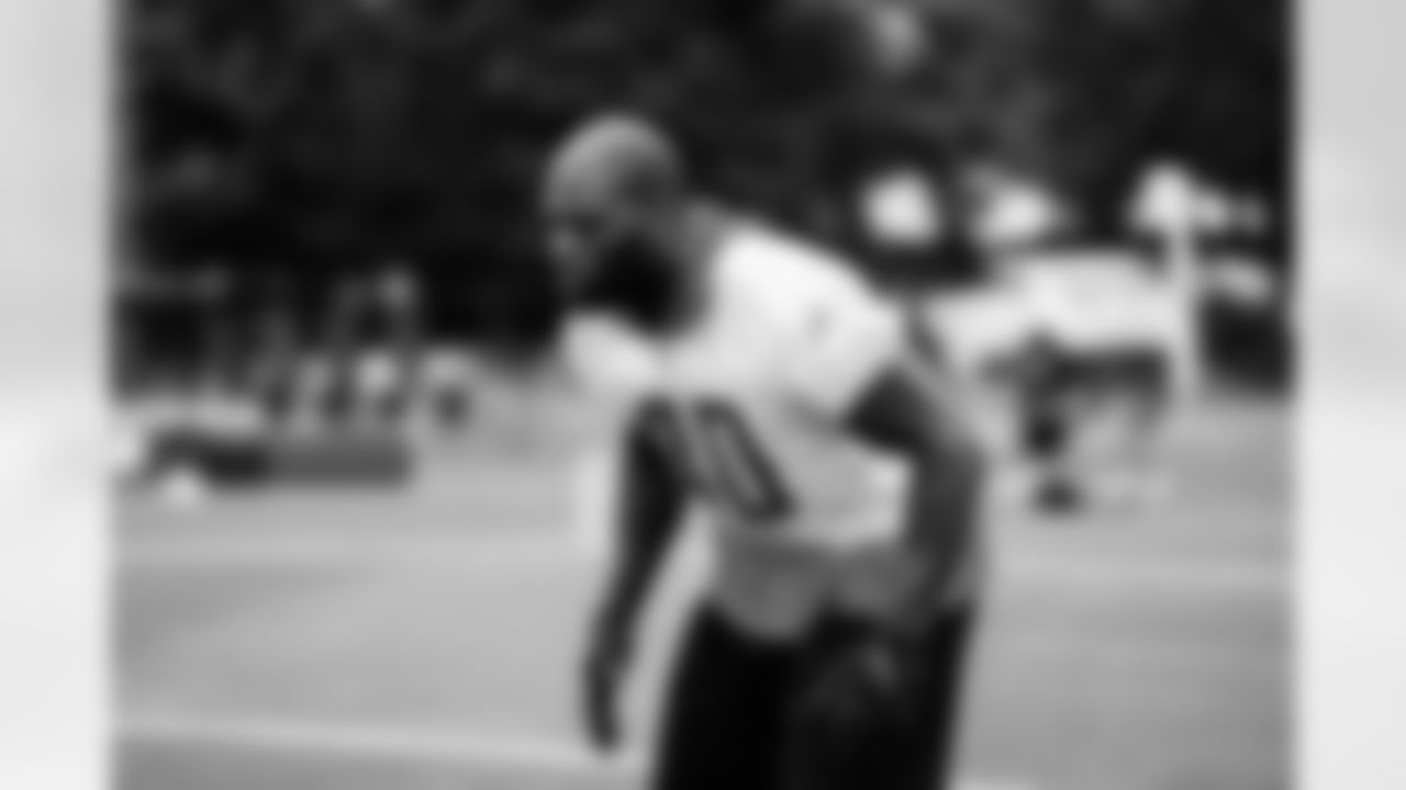 Detroit Lions linebacker Jarrad Davis (40) during OTAs at the Lions training facility in Allen Park, MI on May 25, 2022. (Courtney Ryder/Detroit Lions)